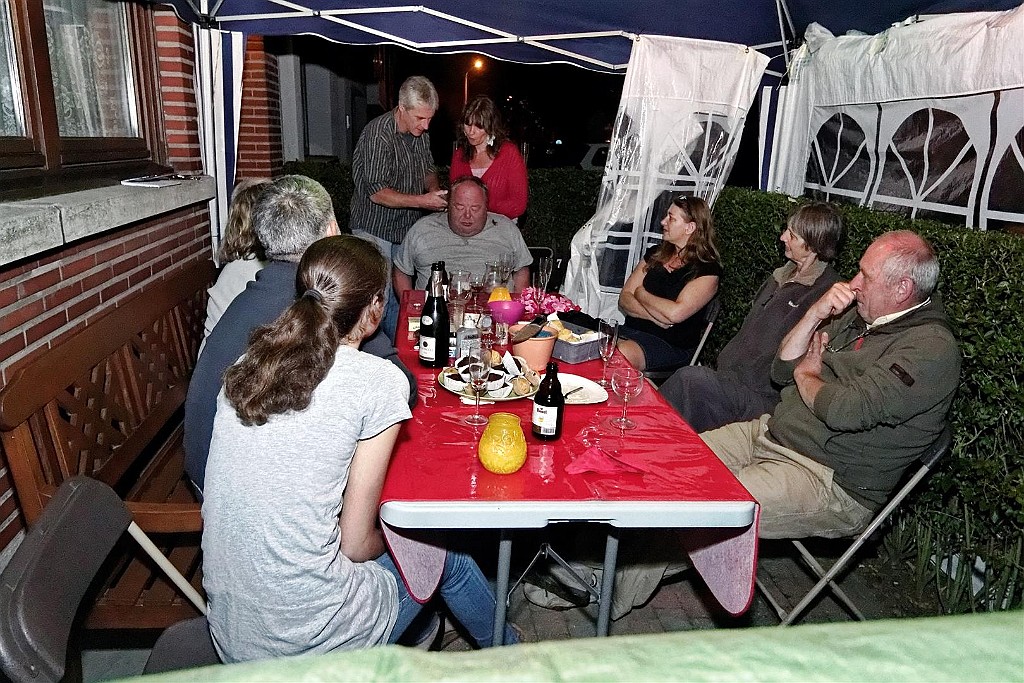 HawaiiParty (176).jpg - De Charel wordt geknipt ...